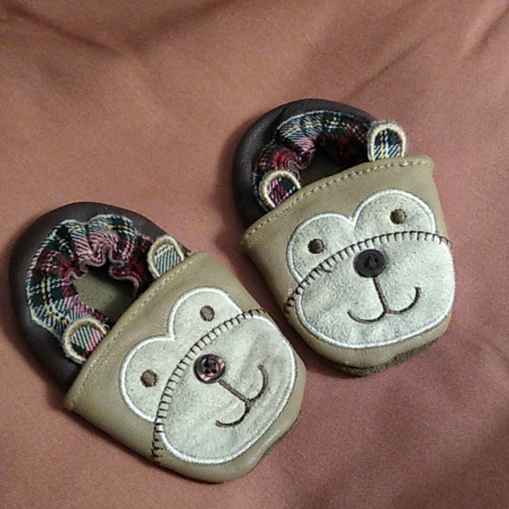 Adorable leather Mud Pie baby bear shoes